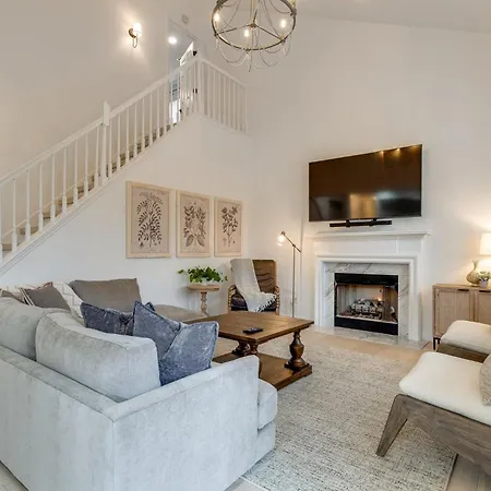 Beautiful Sleek And Modern 4 Bdrm Villa